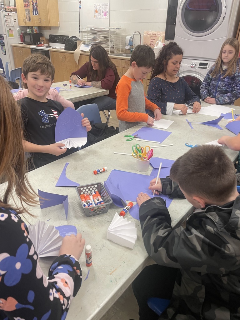 students working in Art class