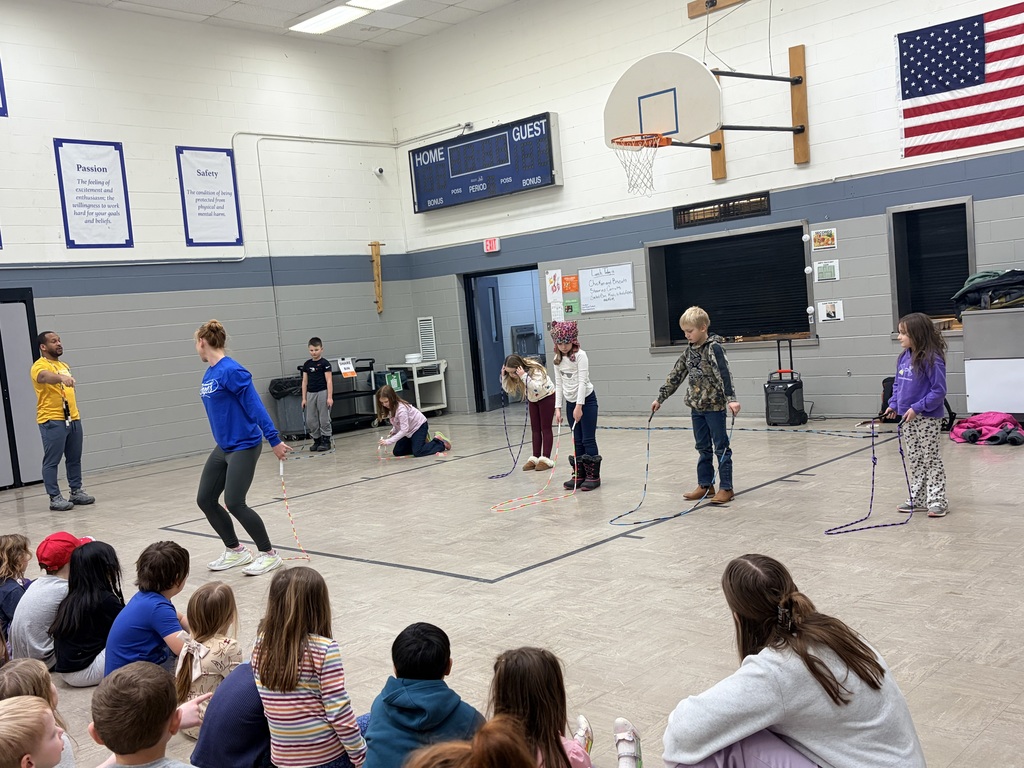 students jumping at the jump rope performance 