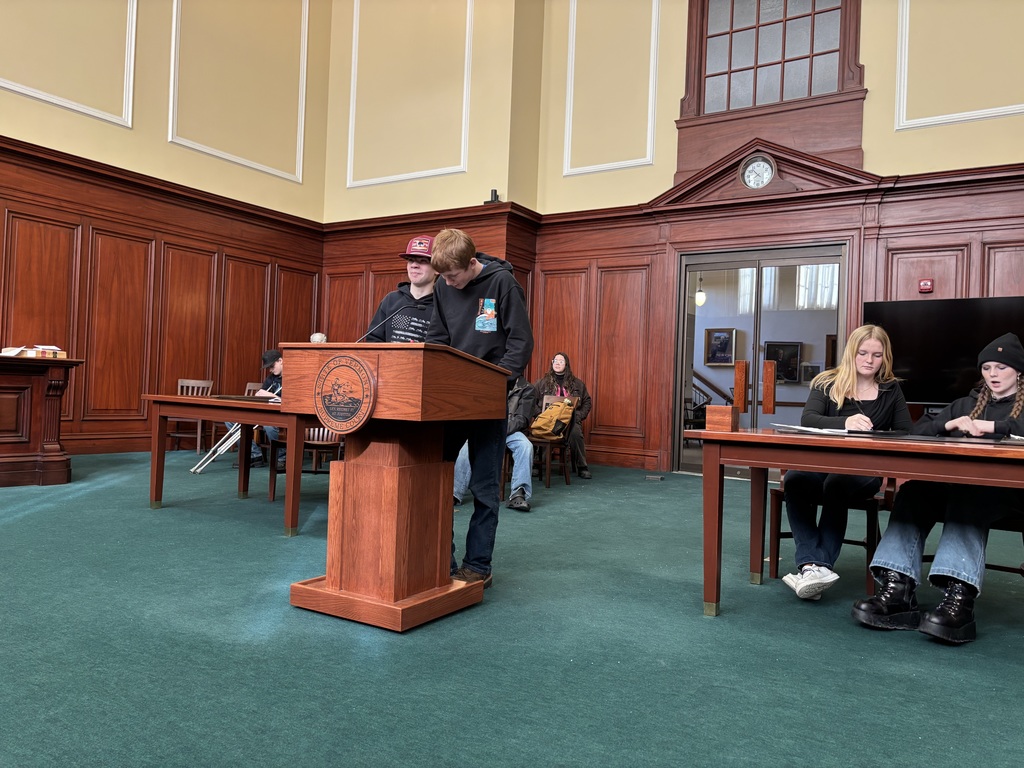 8th grade students presenting their case to the justices 