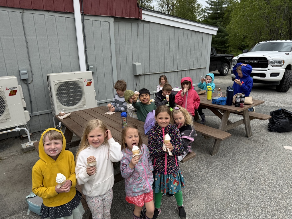 kindergarteners eating ice cream 