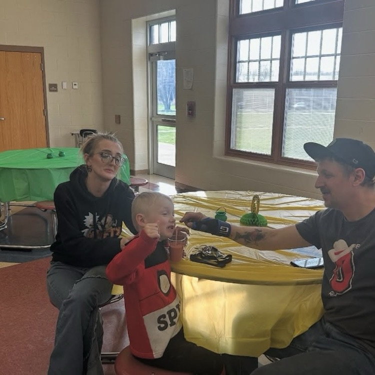 What a great evening at OMS! Life Skills Club after school for our students & a great family night for our families! 