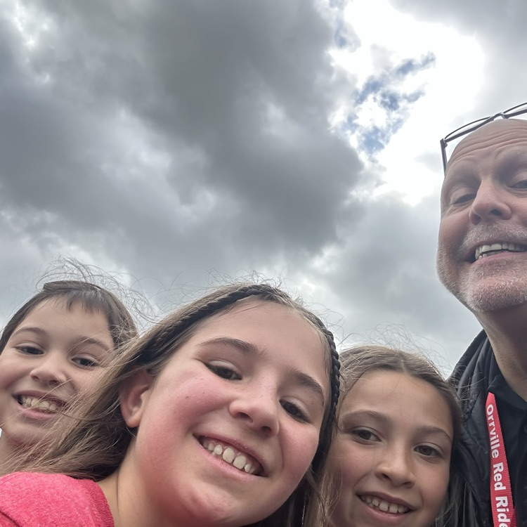 I had so much fun running with the OES students, staff, and volunteers at the FIT ‘N Fun (d) event! Thanks to the elementary staff and our community volunteers and Second Sole for such a great event! #redridernation