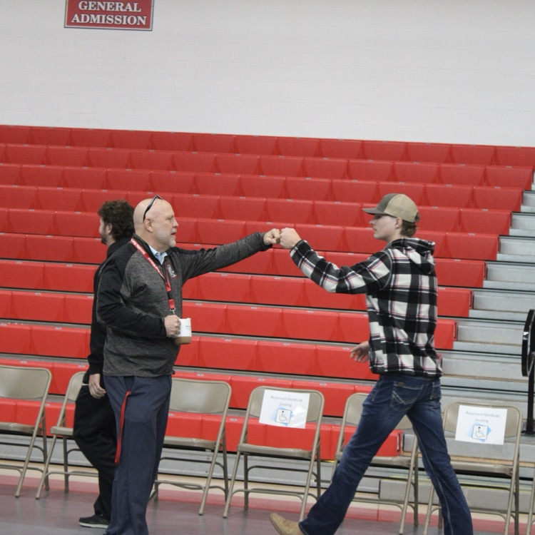 Nothing like greeting our seniors at commencement practice because they love the mornings!😀