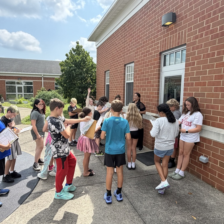 Class outside in the courtyard at OMS!