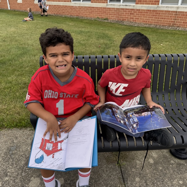 Reading fun outside at OES! #everykid #redridernation