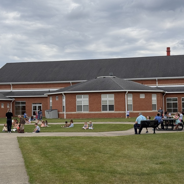 Reading fun outside at OES! #everykid #redridernation