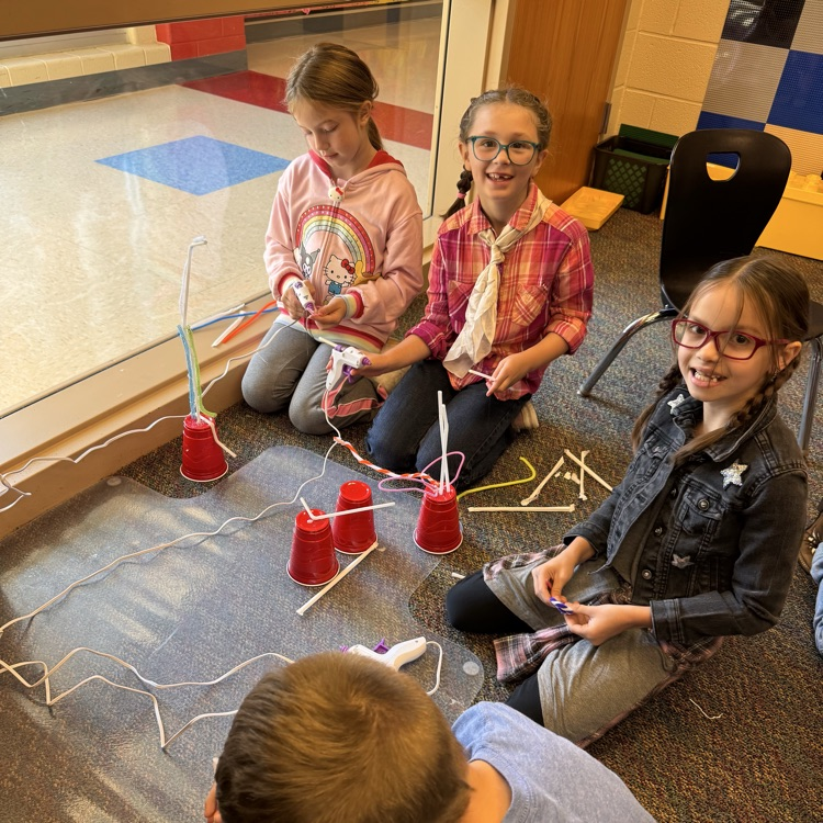 Makerspace in 2nd grade with creation station, 3d pens and magnet maze building!