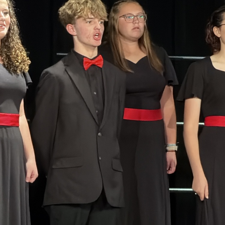 Some pics from tonight’s choir concert! 🎶🎵