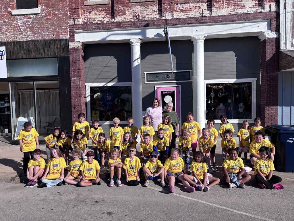 2nd Graders outside Osage City Garden and Produce