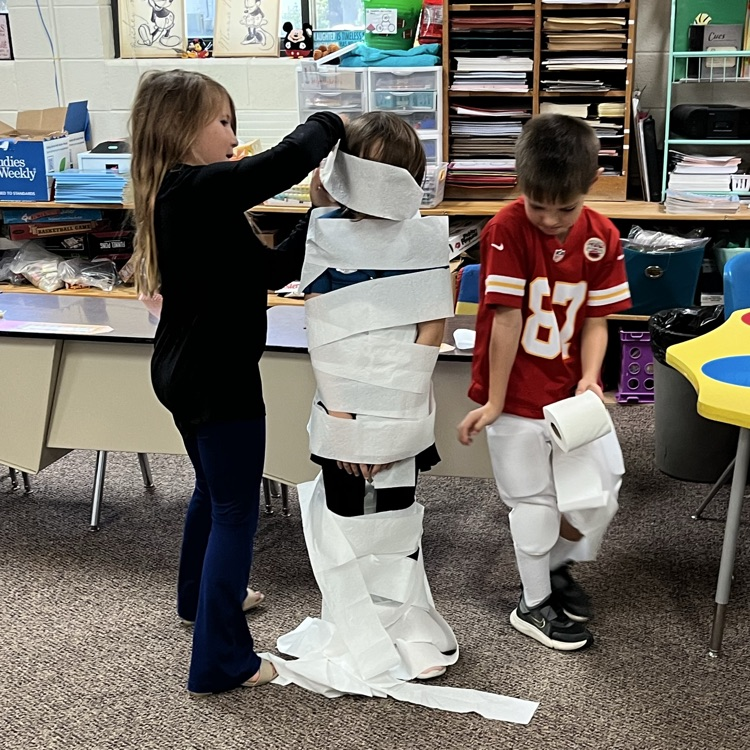 Kaser’s little spooks having a wonderful Halloween party!  