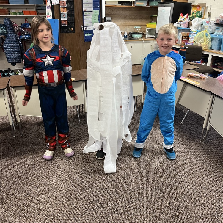 Kaser’s little spooks having a wonderful Halloween party!  