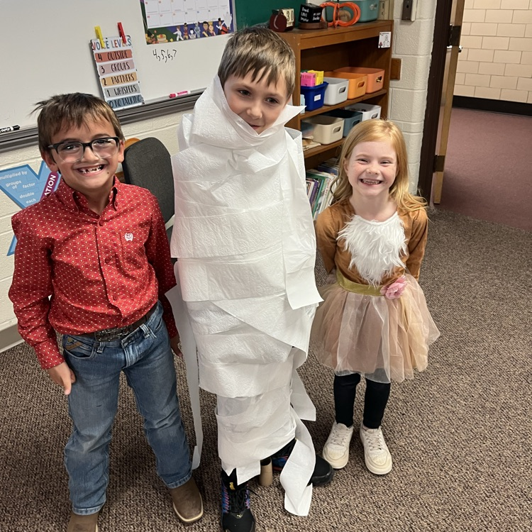 Kaser’s little spooks having a wonderful Halloween party!  