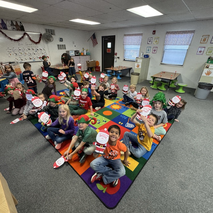 Our preschool loved welcoming Mrs. Carlin’s class today for a Christmas craft-making afternoon!  🎅 🎄 We value these moments where different grades can mingle and learn from one another.