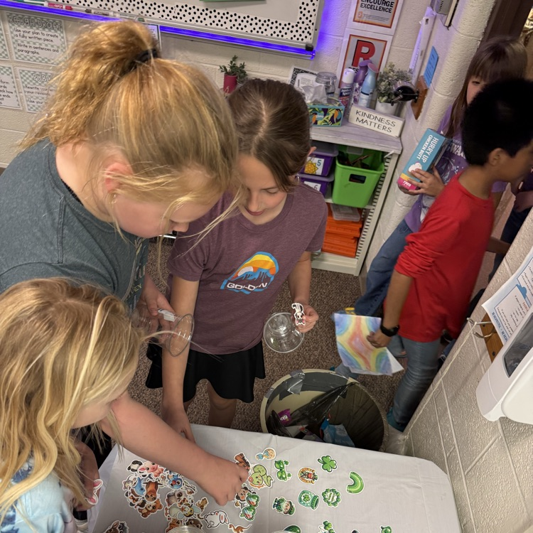 Board games and a flavored water bar for the 3rd grade AR party! 🎉🥳