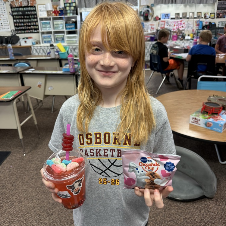 Board games and a flavored water bar for the 3rd grade AR party! 🎉🥳