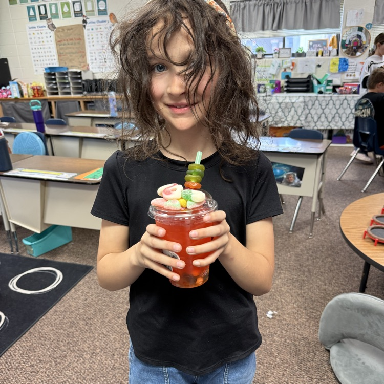 Board games and a flavored water bar for the 3rd grade AR party! 🎉🥳
