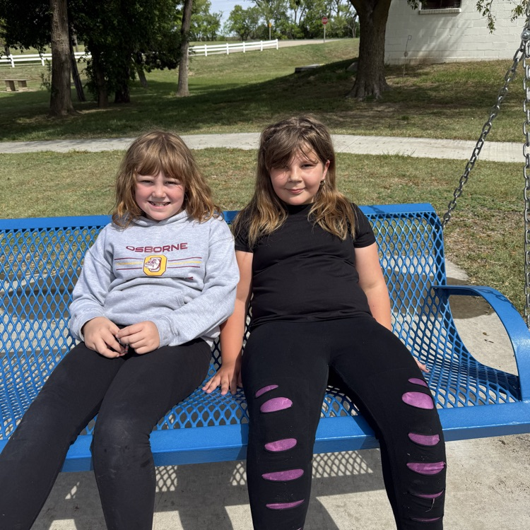 Third grade celebrated making their AR goals with a park, pizza, and pickleball party! They ended the day with a class kickball game! 🎉