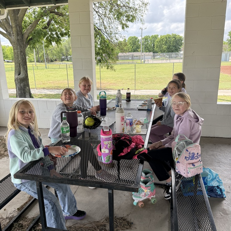Third grade celebrated making their AR goals with a park, pizza, and pickleball party! They ended the day with a class kickball game! 🎉