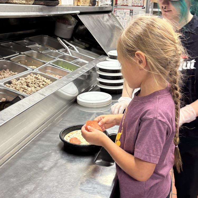 Ms Stout’s first graders enjoyed visiting the Plainville Pizza Hut as one of their business tours and then each made their own pizza!!