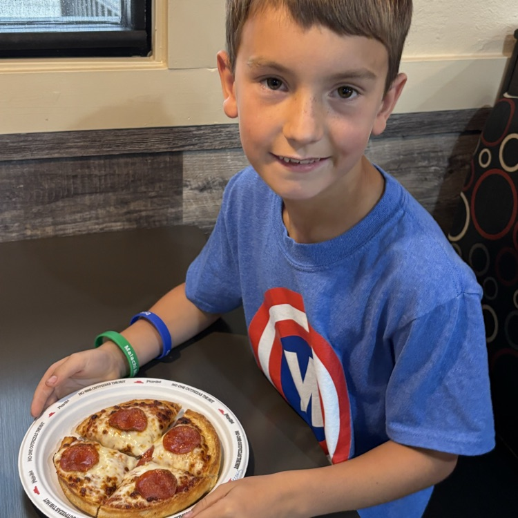 Ms Stout’s first graders enjoyed visiting the Plainville Pizza Hut as one of their business tours and then each made their own pizza!!