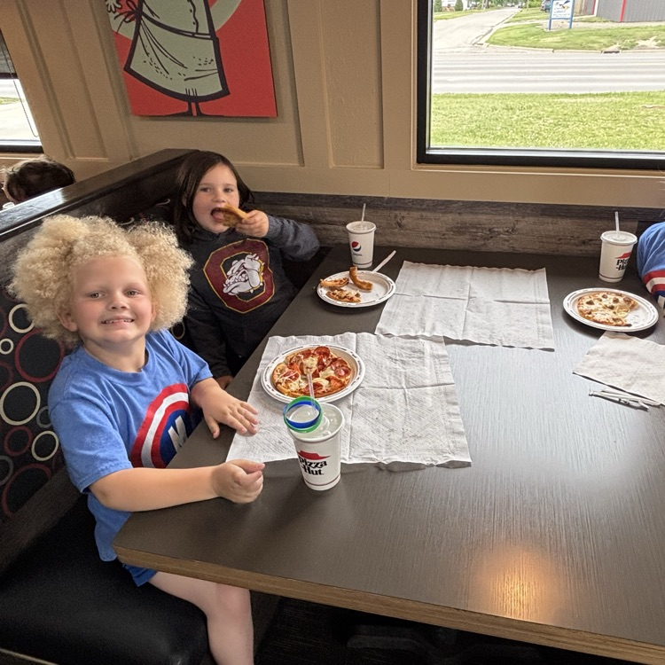 Ms Stout’s first graders enjoyed visiting the Plainville Pizza Hut as one of their business tours and then each made their own pizza!!