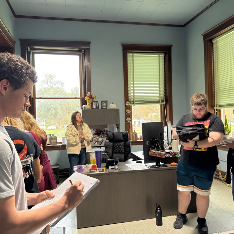 Mrs. Kendig’s 12th grade Intro to Law class toured the Osborne County Courthouse. Thank you to all of the departments and ladies who took the time to visit with our students!