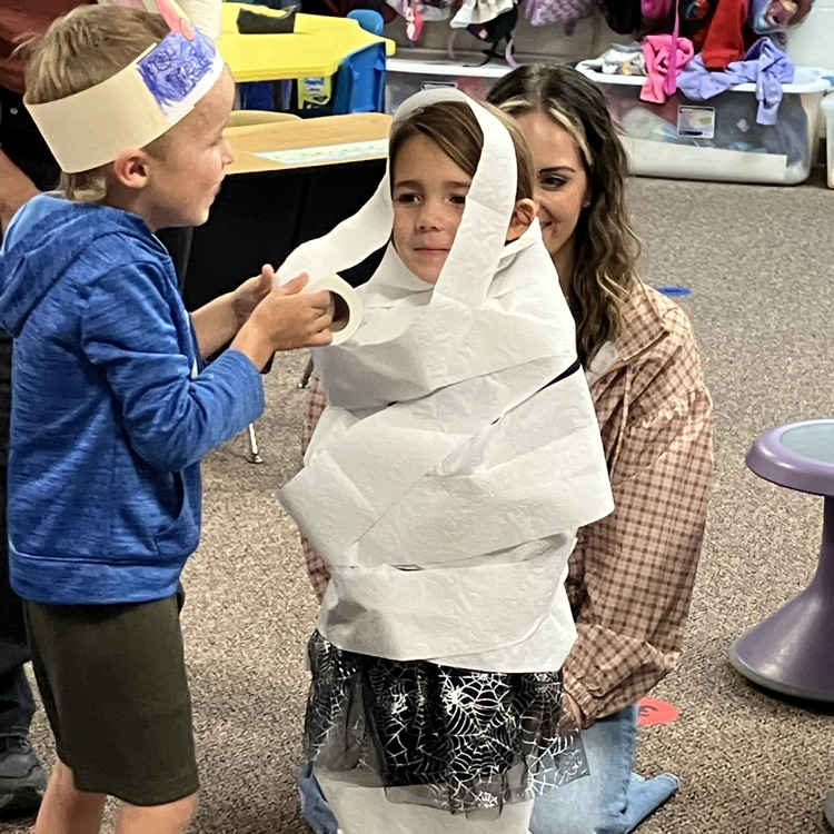 Carlin’s kindergarten had a great day by carving a jack-o-lantern, doing a STEM activity with marshmallows and candy pumpkins, and ending the day with a fun mummy activity and Halloween party!