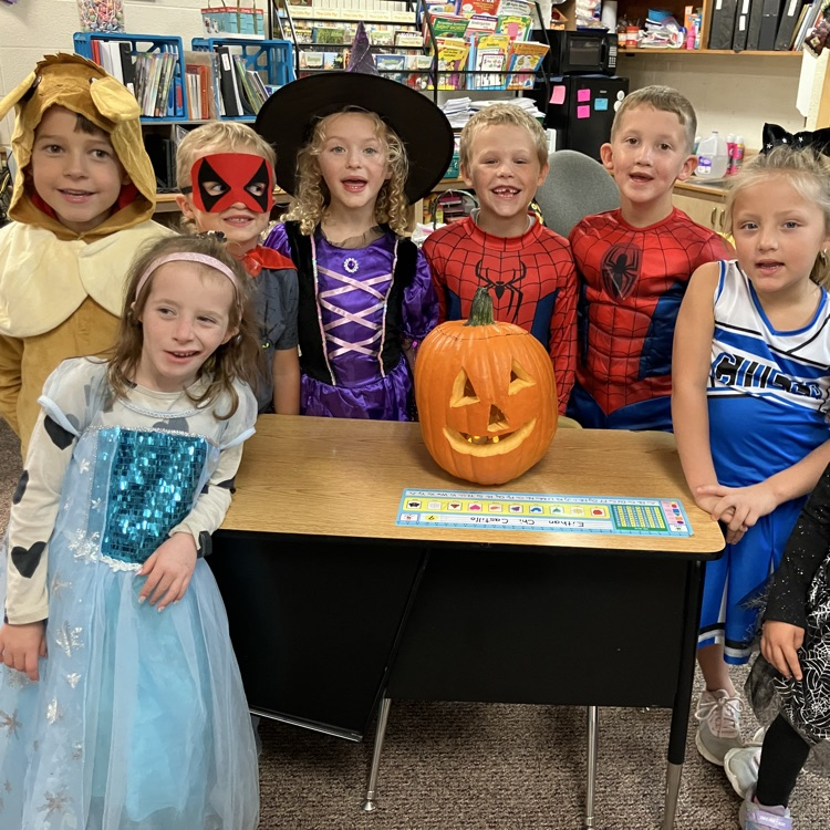 Carlin’s kindergarten had a great day by carving a jack-o-lantern, doing a STEM activity with marshmallows and candy pumpkins, and ending the day with a fun mummy activity and Halloween party!