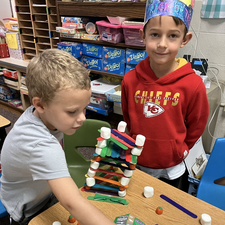 Carlin’s kindergarten had a great day by carving a jack-o-lantern, doing a STEM activity with marshmallows and candy pumpkins, and ending the day with a fun mummy activity and Halloween party!