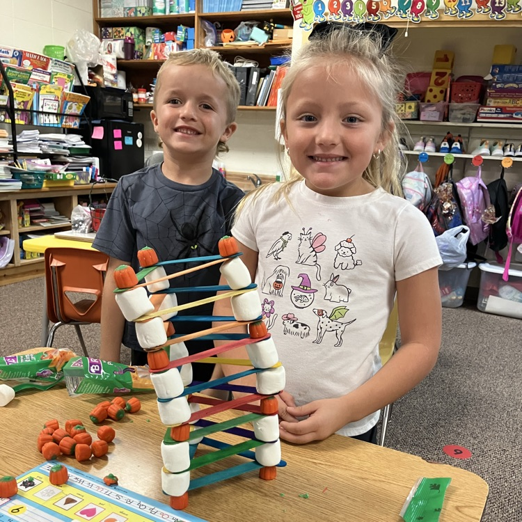 Carlin’s kindergarten had a great day by carving a jack-o-lantern, doing a STEM activity with marshmallows and candy pumpkins, and ending the day with a fun mummy activity and Halloween party!