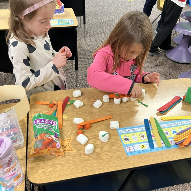 Carlin’s kindergarten had a great day by carving a jack-o-lantern, doing a STEM activity with marshmallows and candy pumpkins, and ending the day with a fun mummy activity and Halloween party!