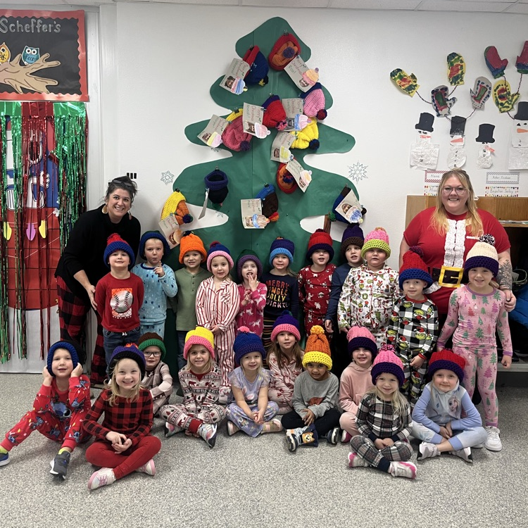 4k students with hats 