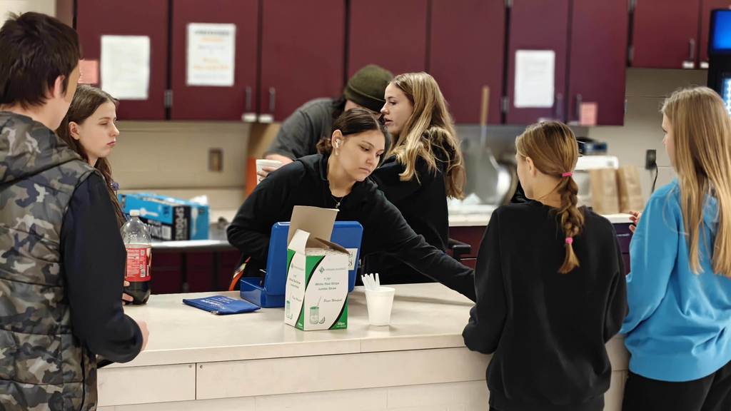 Students serving rootbeer floats