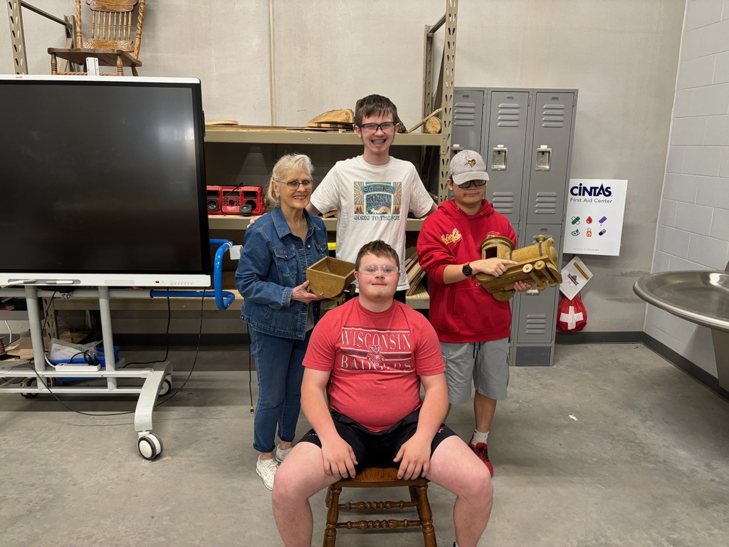 Yes We Can Students holding projects