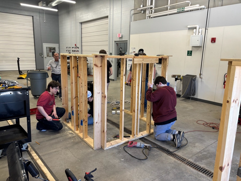 students working in tech center