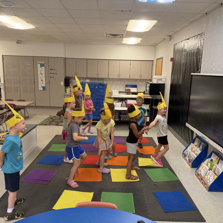kindergarten students in classroom 