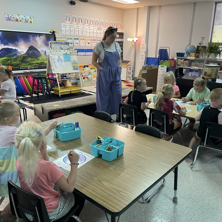 kindergarten students in classroom 