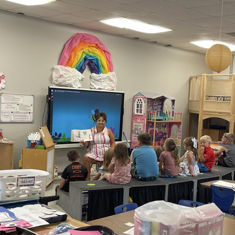 kindergarten students in classroom 