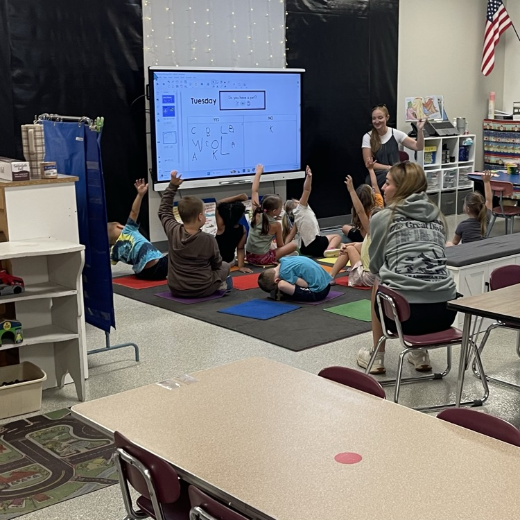 kindergarten students in classroom 