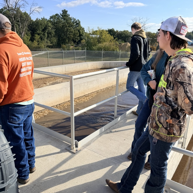 students on fieldtrip at water treatment facilities