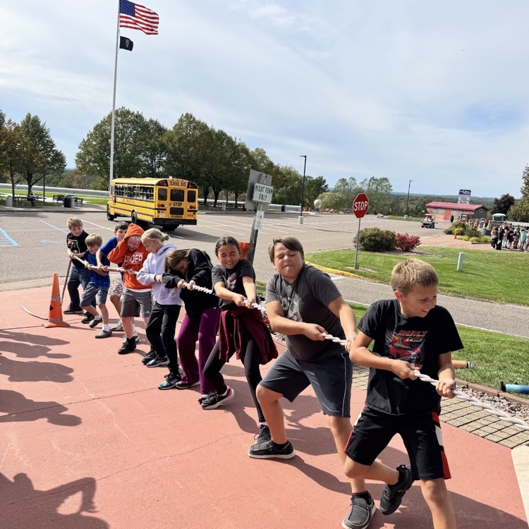 students in line pulling rope