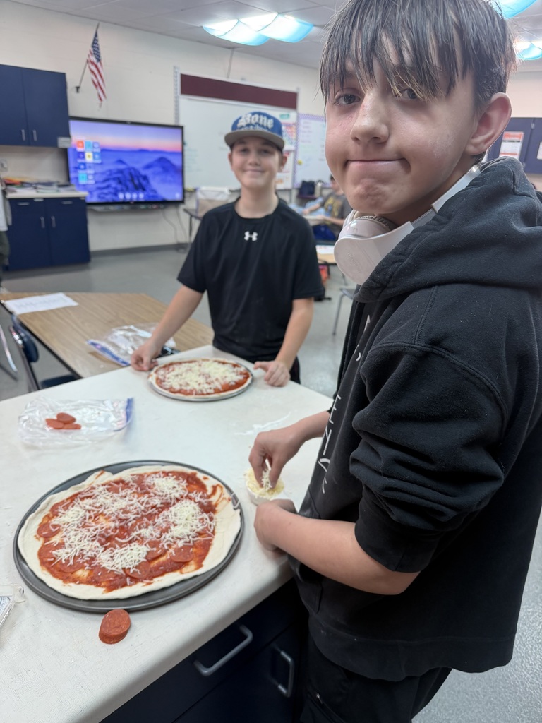  Description for accessibility:  Students making pizza