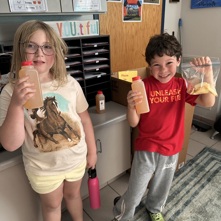 Image description for accessibility. students holding bags of apple slices : students holding bags of apple slices