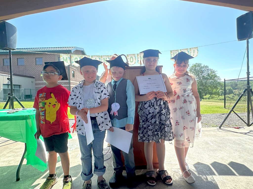 5 students with their certificates