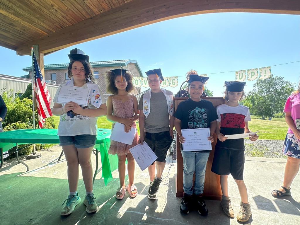 5 students with their certificates
