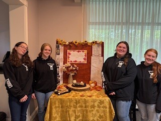 Four students with their winning pumpkin bars