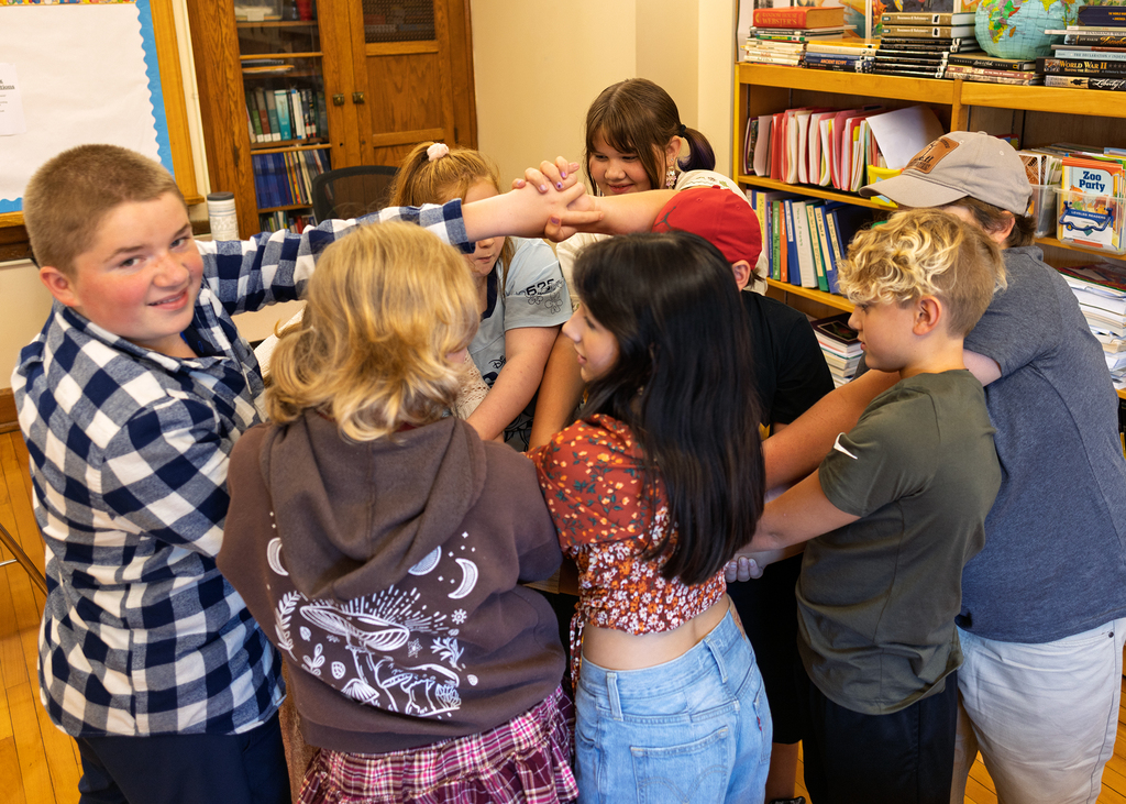 Students trying to untangle themselves out of an icebreaker activity