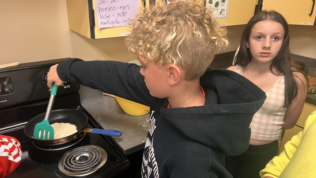 6th grade cooking class makes fluffy pancakes
