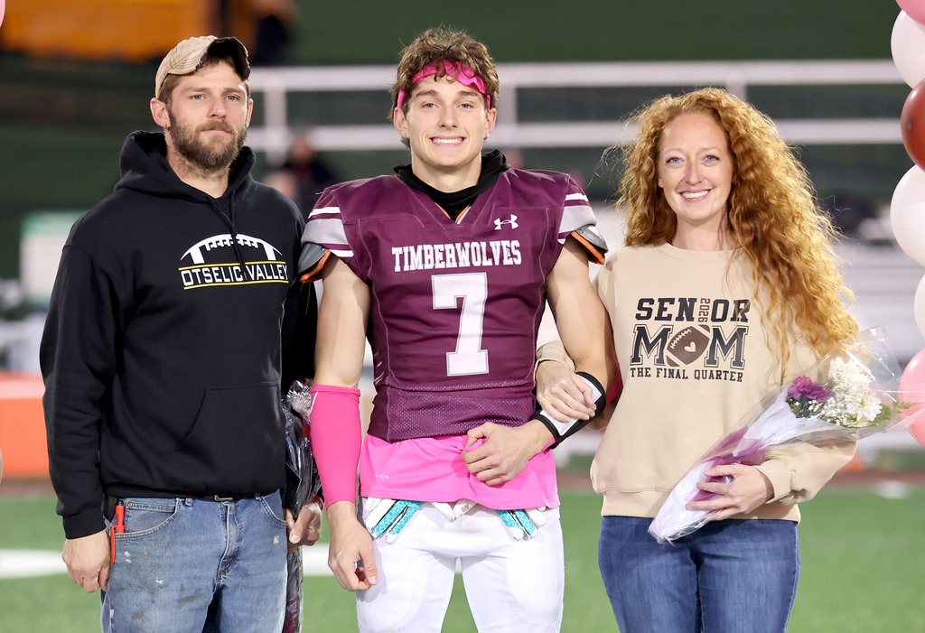 OV senior night at SE football