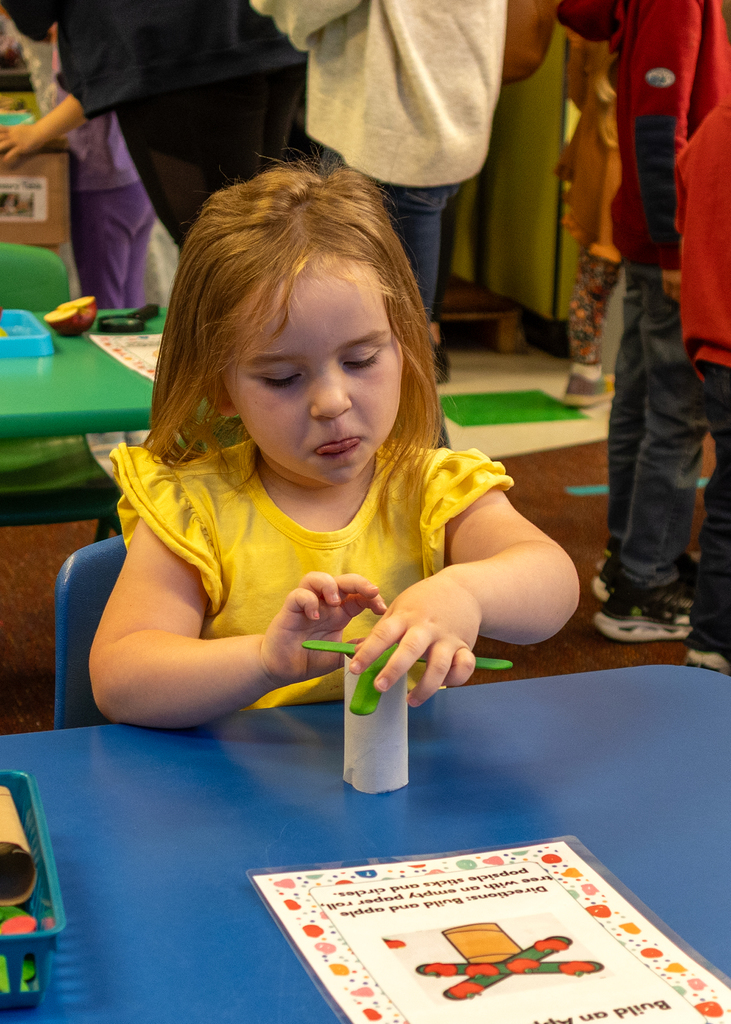 Learning with apples in Pre-K